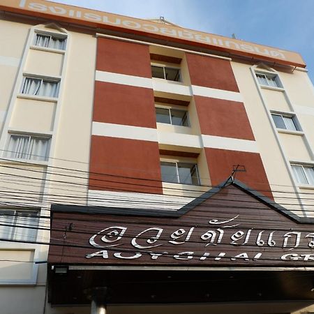 Auychai Grand Hotel Lang Suan Exterior foto