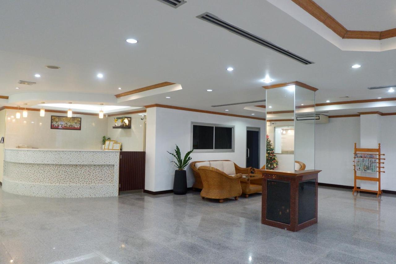 Auychai Grand Hotel Lang Suan Exterior foto