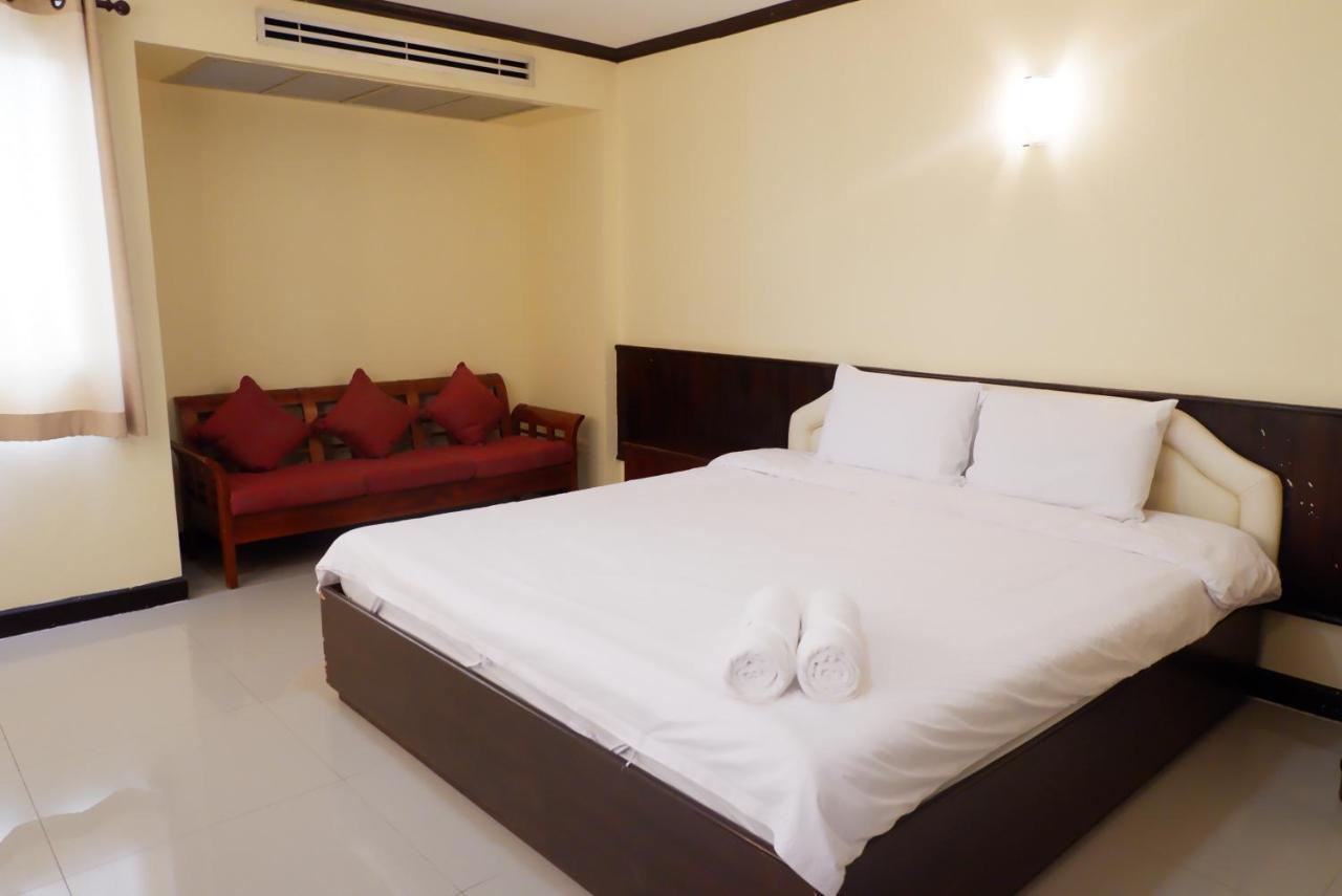 Auychai Grand Hotel Lang Suan Exterior foto