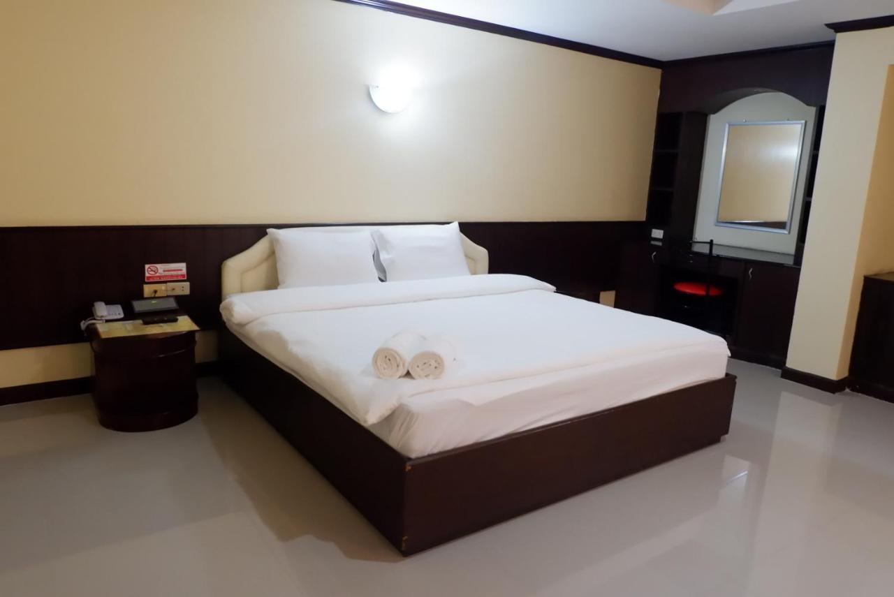 Auychai Grand Hotel Lang Suan Exterior foto