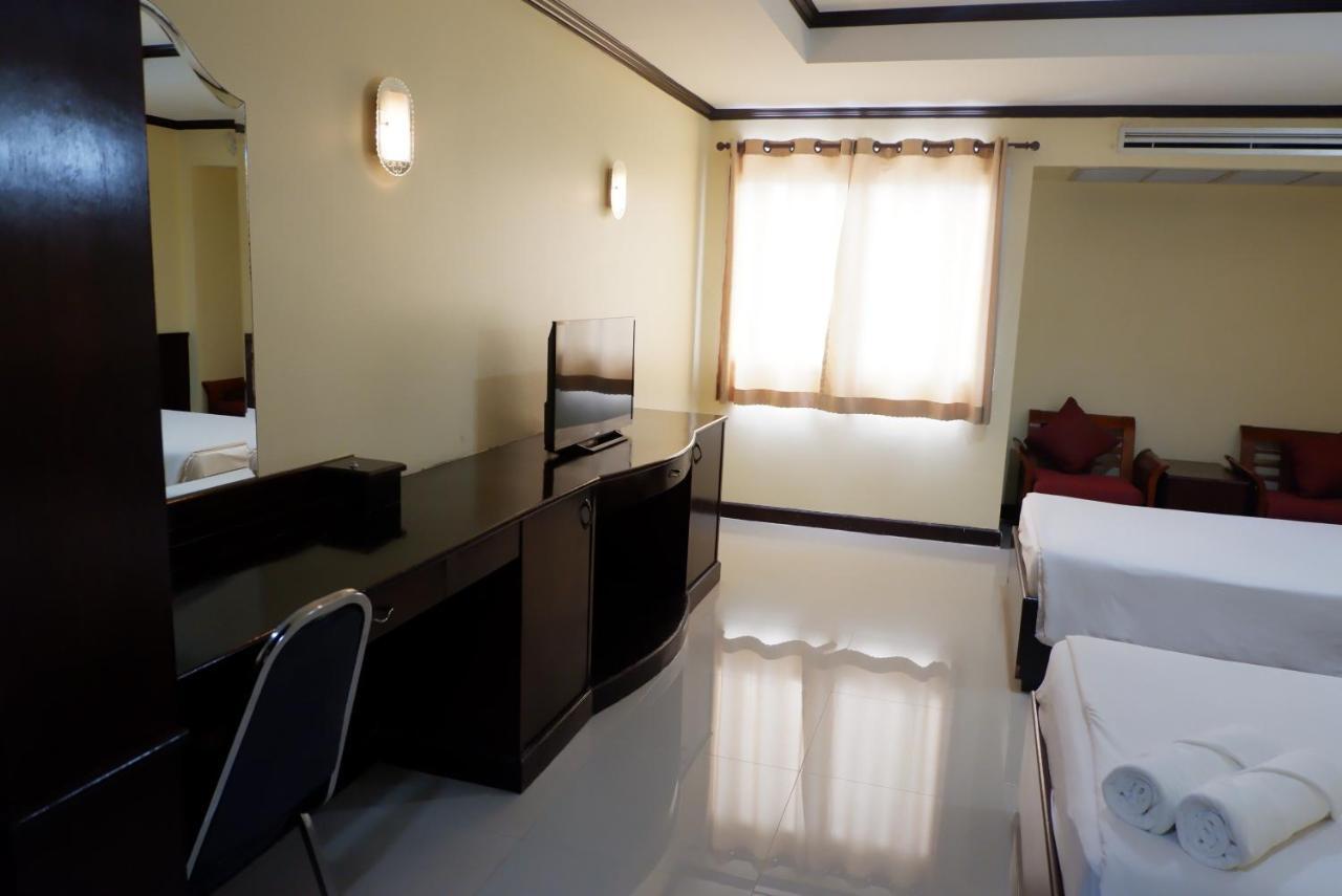 Auychai Grand Hotel Lang Suan Exterior foto