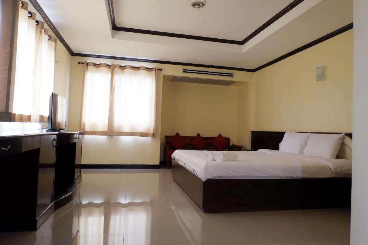 Auychai Grand Hotel Lang Suan Exterior foto