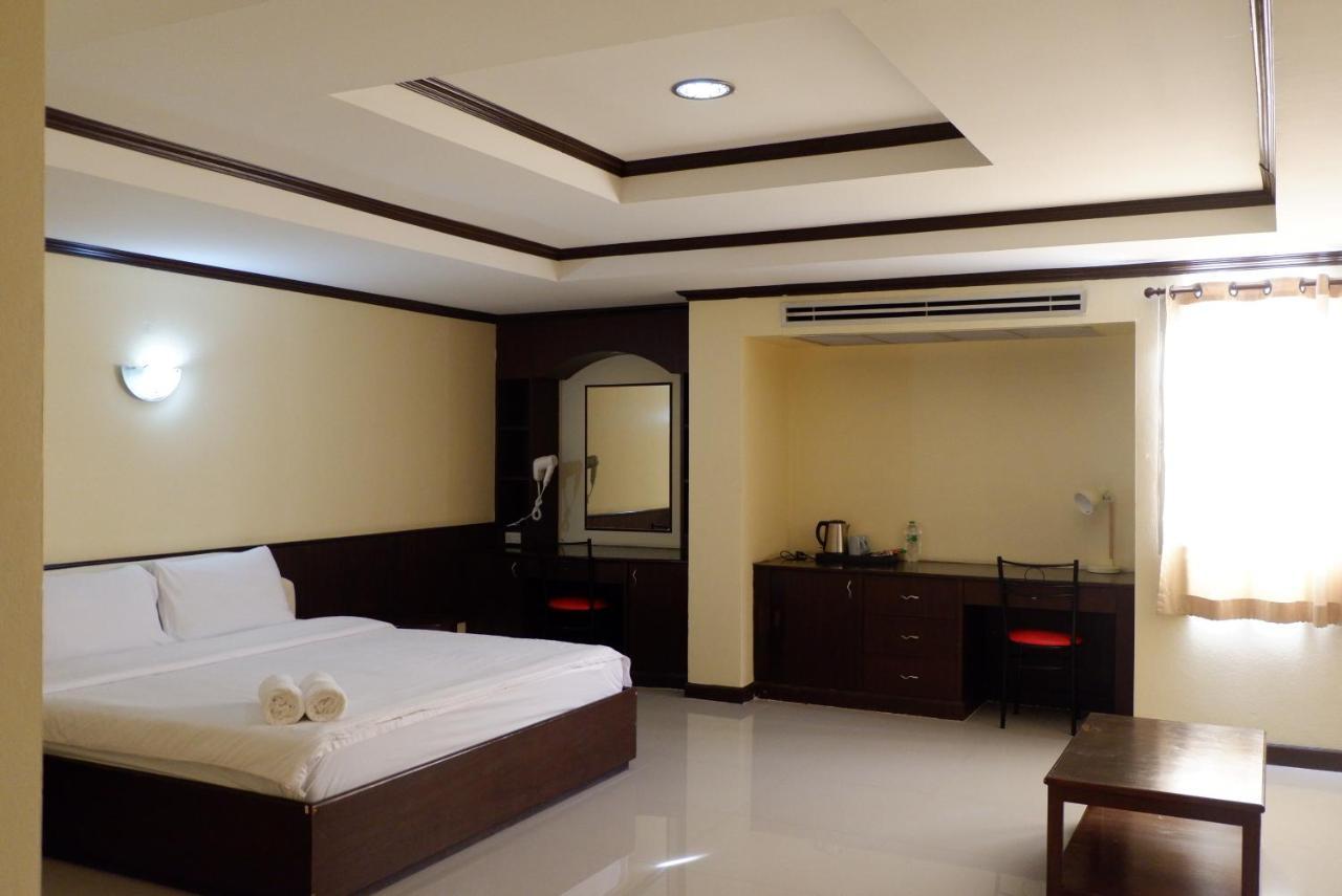 Auychai Grand Hotel Lang Suan Exterior foto
